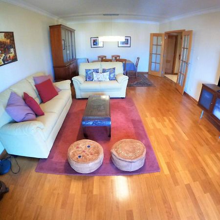 Lisbon 2 bedroom apartment with balcony in Algés Esterno foto