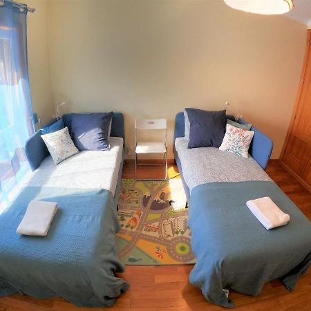 Lisbon 2 bedroom apartment with balcony in Algés Esterno foto