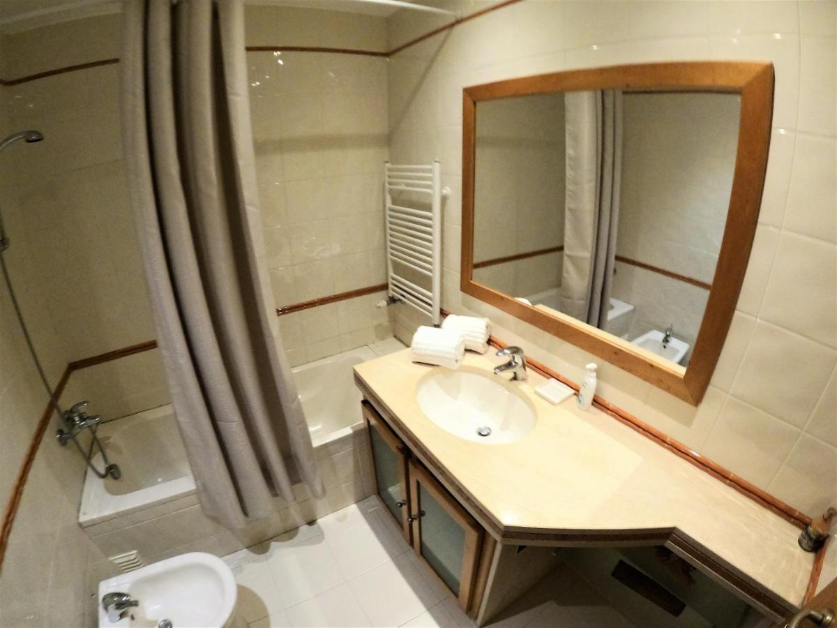 Lisbon 2 bedroom apartment with balcony in Algés Esterno foto