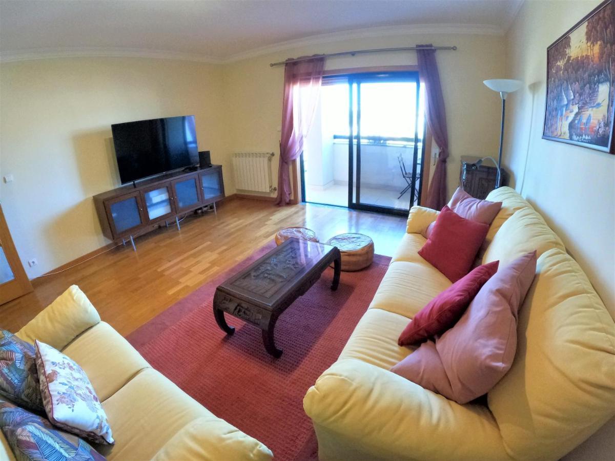 Lisbon 2 bedroom apartment with balcony in Algés Esterno foto