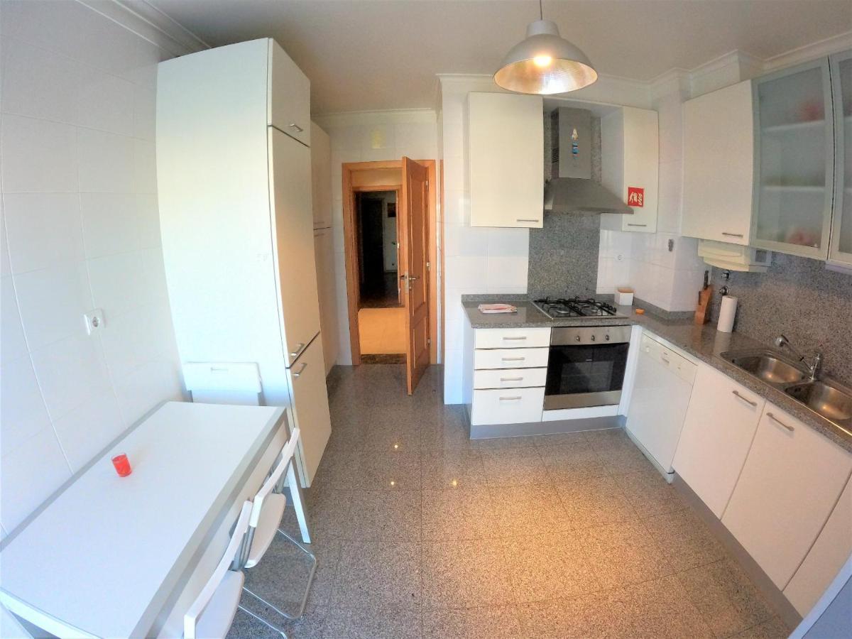 Lisbon 2 bedroom apartment with balcony in Algés Esterno foto
