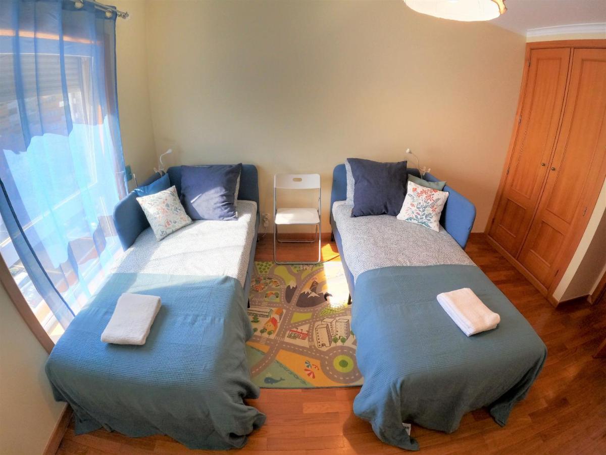 Lisbon 2 bedroom apartment with balcony in Algés Esterno foto