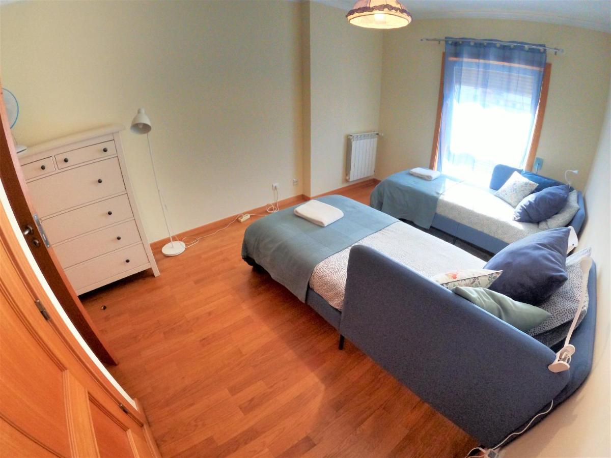 Lisbon 2 bedroom apartment with balcony in Algés Esterno foto