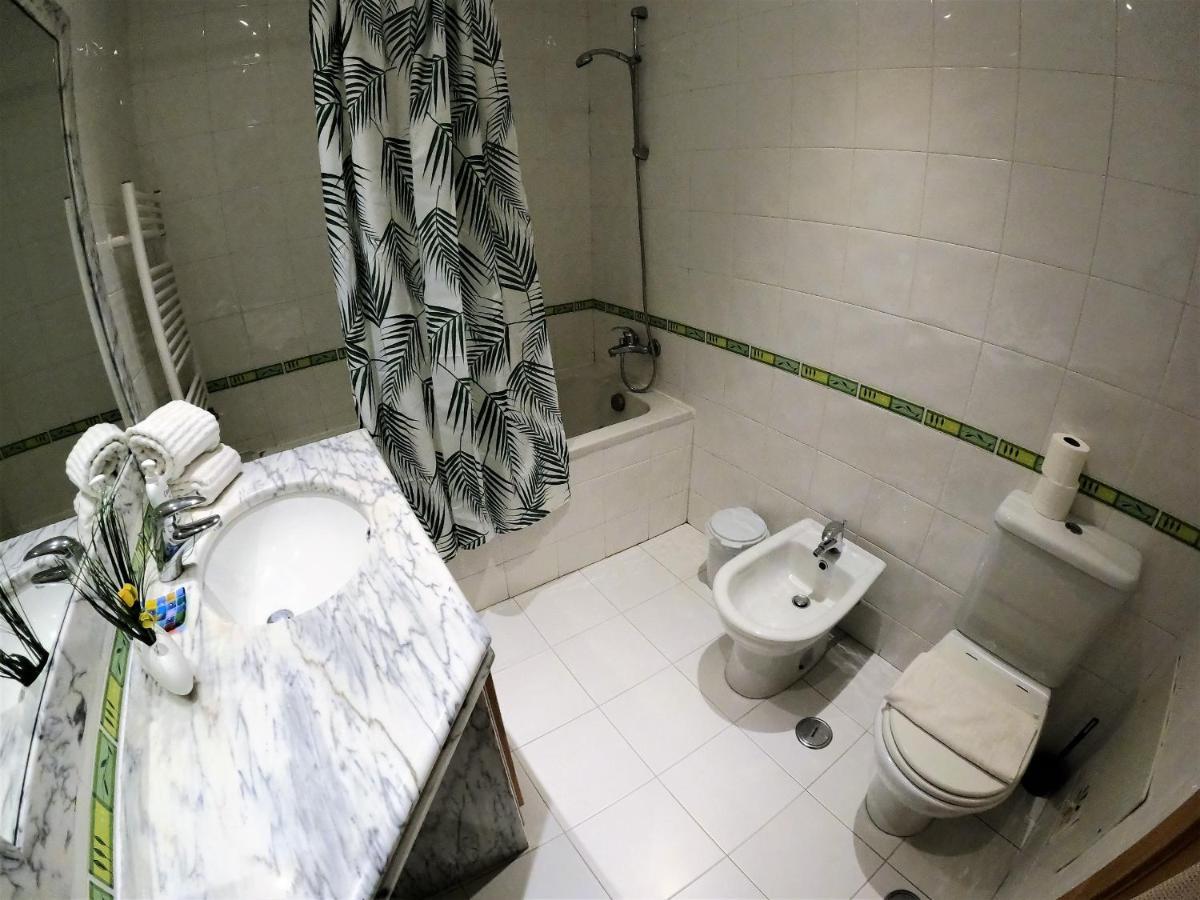 Lisbon 2 bedroom apartment with balcony in Algés Esterno foto