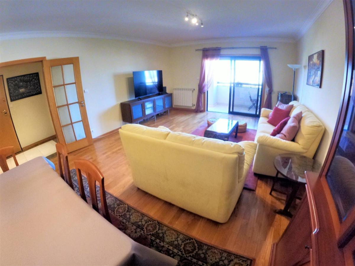 Lisbon 2 bedroom apartment with balcony in Algés Esterno foto