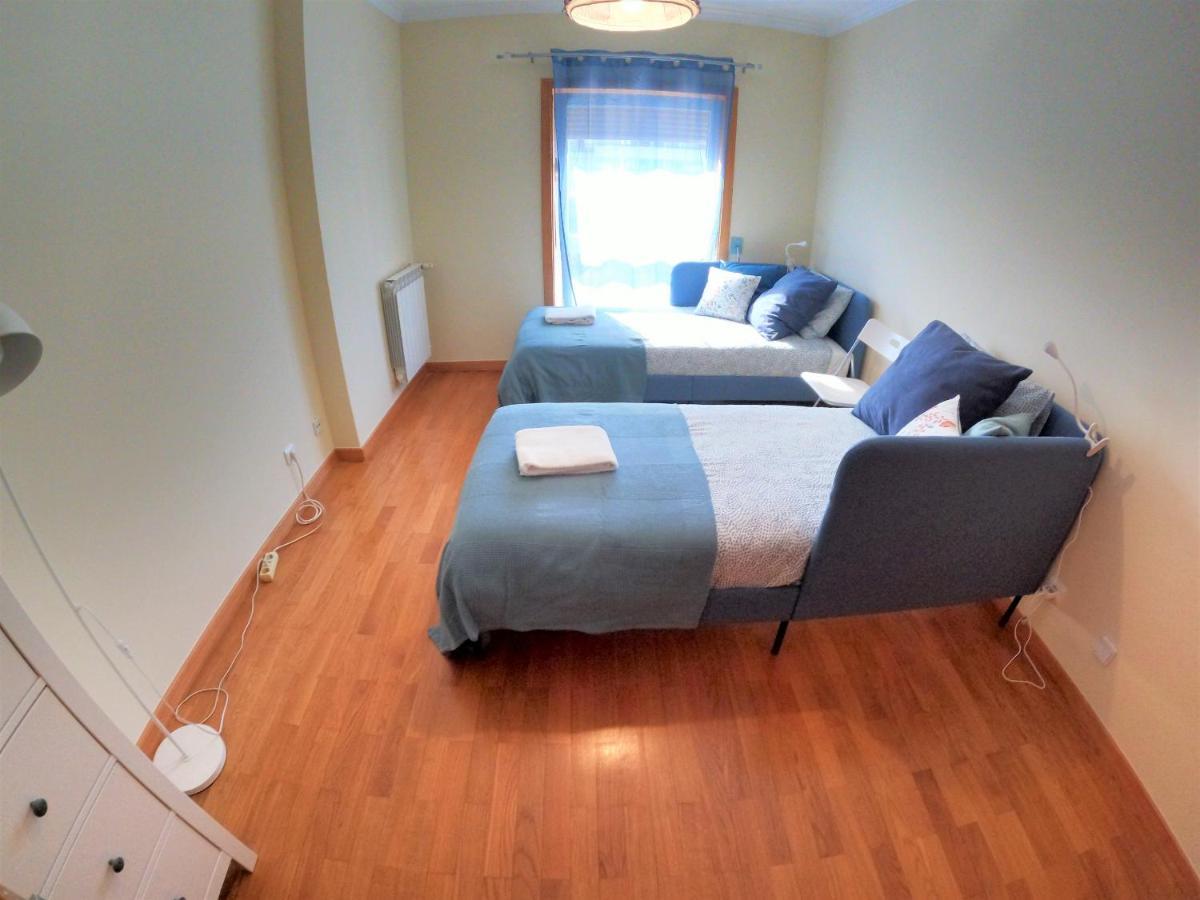Lisbon 2 bedroom apartment with balcony in Algés Esterno foto
