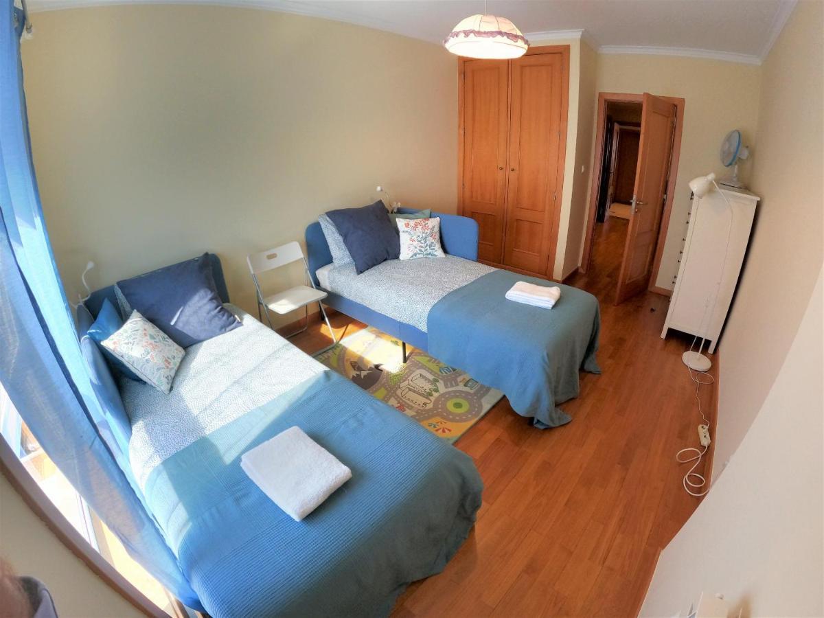 Lisbon 2 bedroom apartment with balcony in Algés Esterno foto