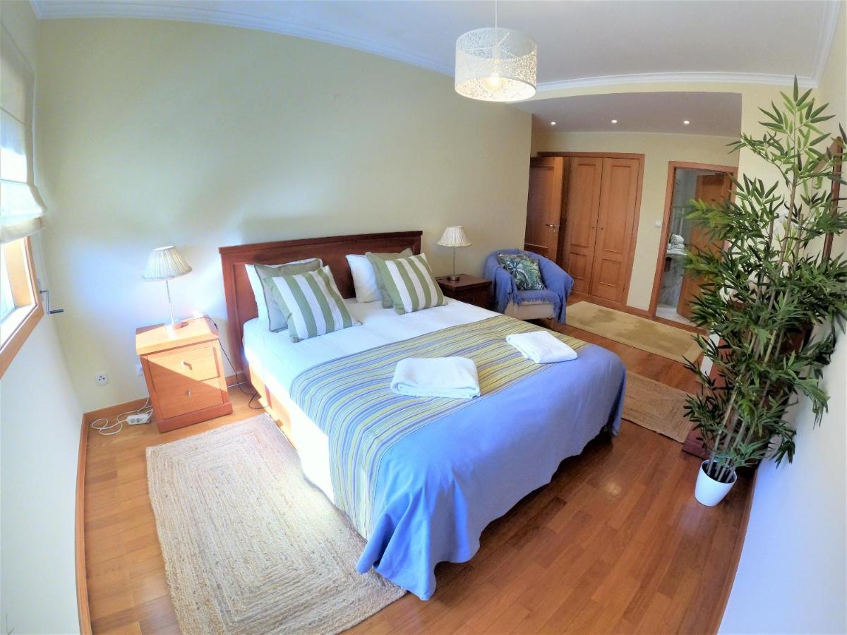Lisbon 2 bedroom apartment with balcony in Algés Esterno foto