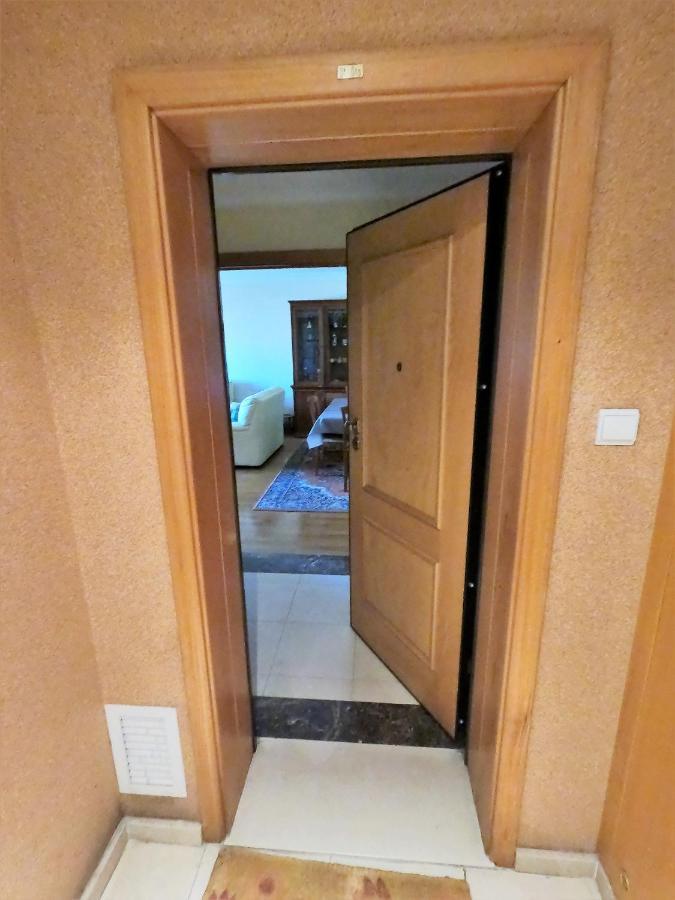 Lisbon 2 bedroom apartment with balcony in Algés Esterno foto